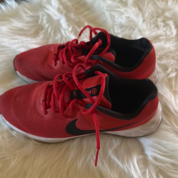 Nike red shoes - Picture 3 of 3